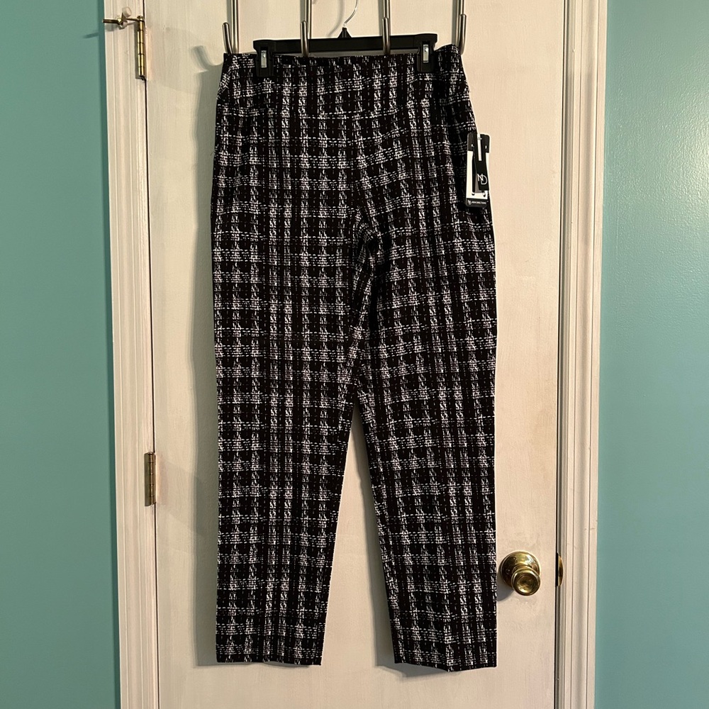 NWT new directions Women’s Slim Leg Black & White Pull-on Pants, Size 12